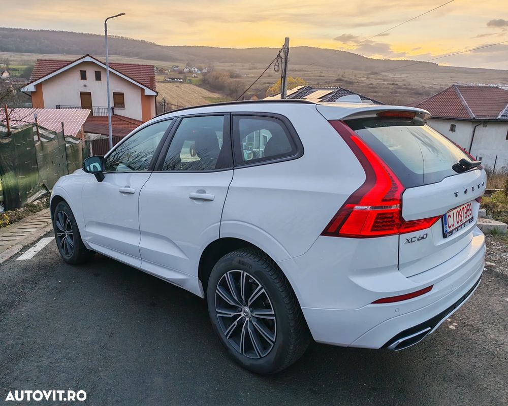 Volvo XC 60 B4 MHEV AWD R-Design - 3