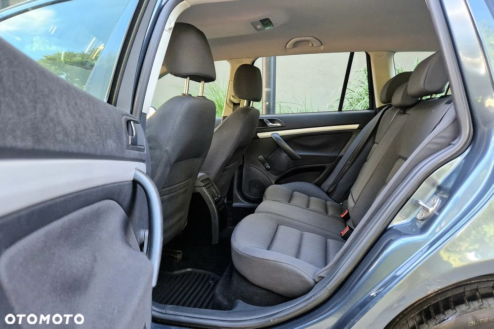 Skoda Octavia 1.6 Combi - 10
