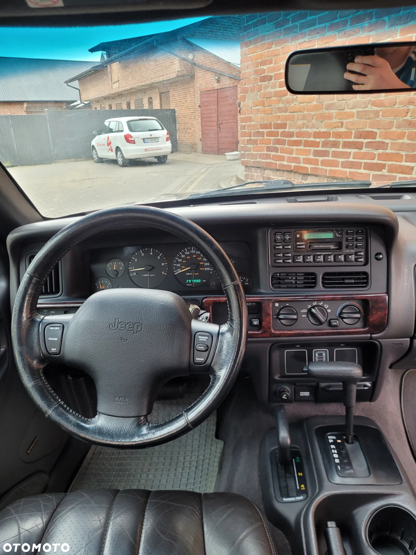 Jeep Grand Cherokee - 16