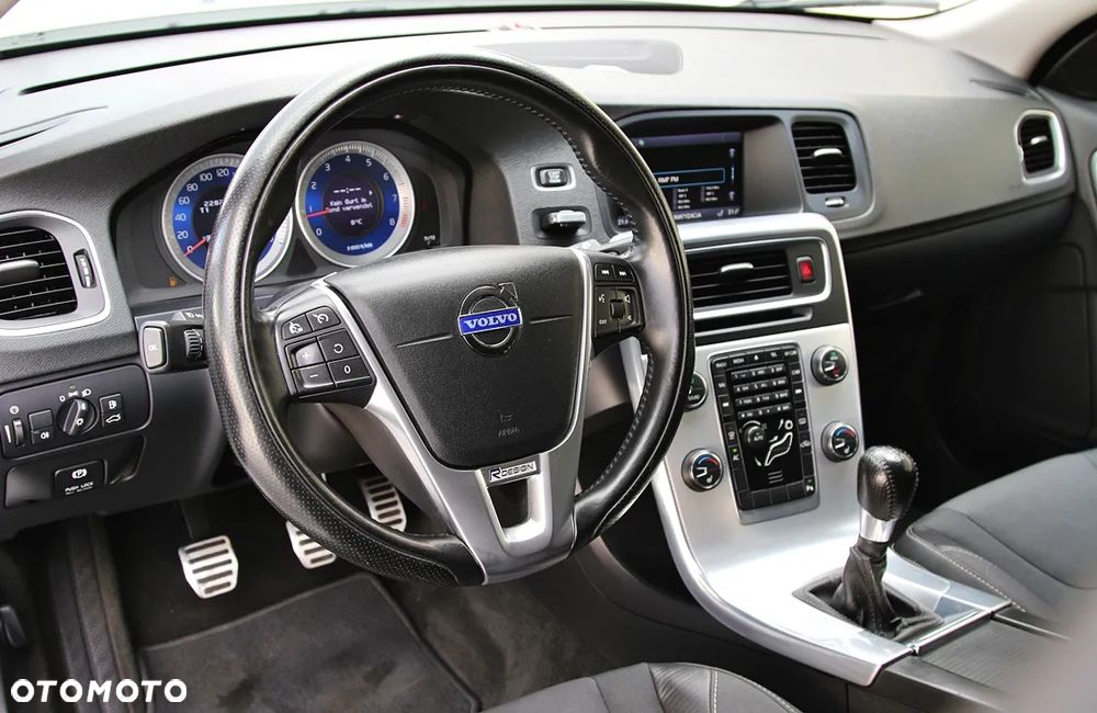 Volvo V60 2.0T R-Design - 22