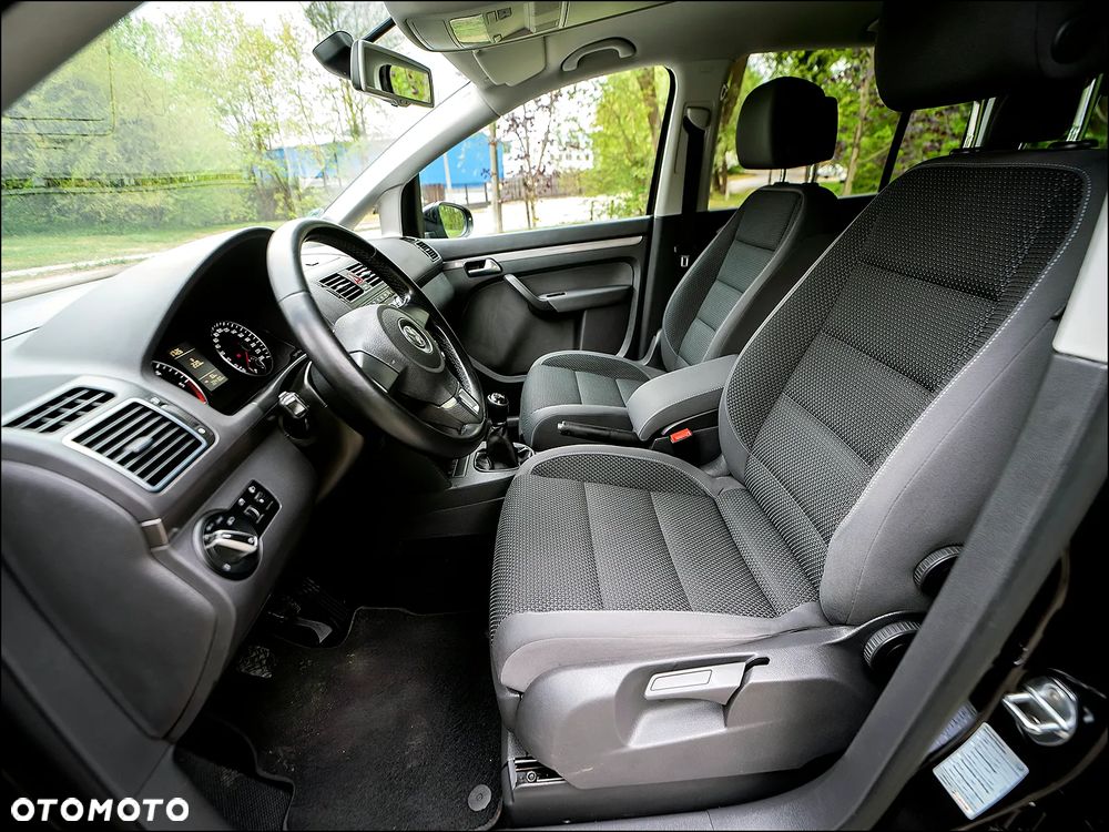 Volkswagen Touran - 18