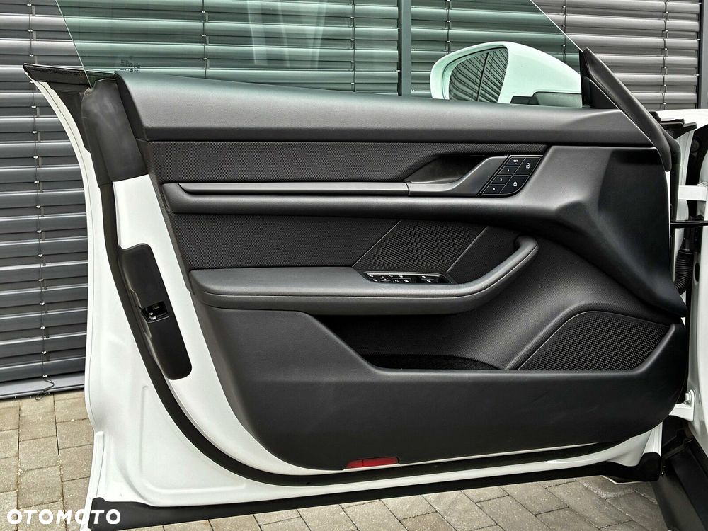 Porsche Taycan - 14