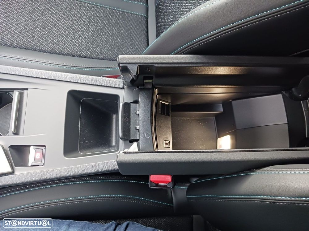 Peugeot 408 1.2 Hybrid Allure e-DCS6 - 20