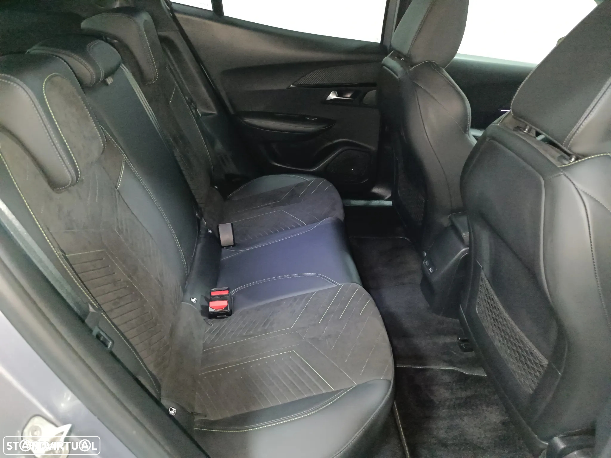 Peugeot 2008 1.5 BlueHDi GT Pack EAT8 - 24