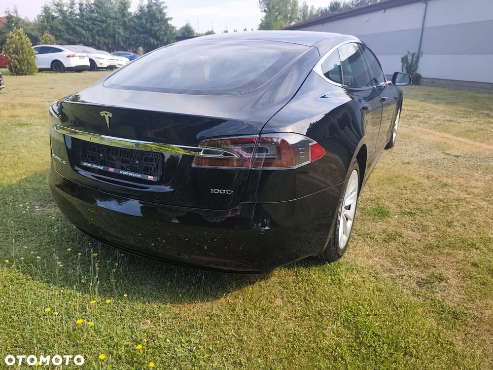 Tesla Model S - 14