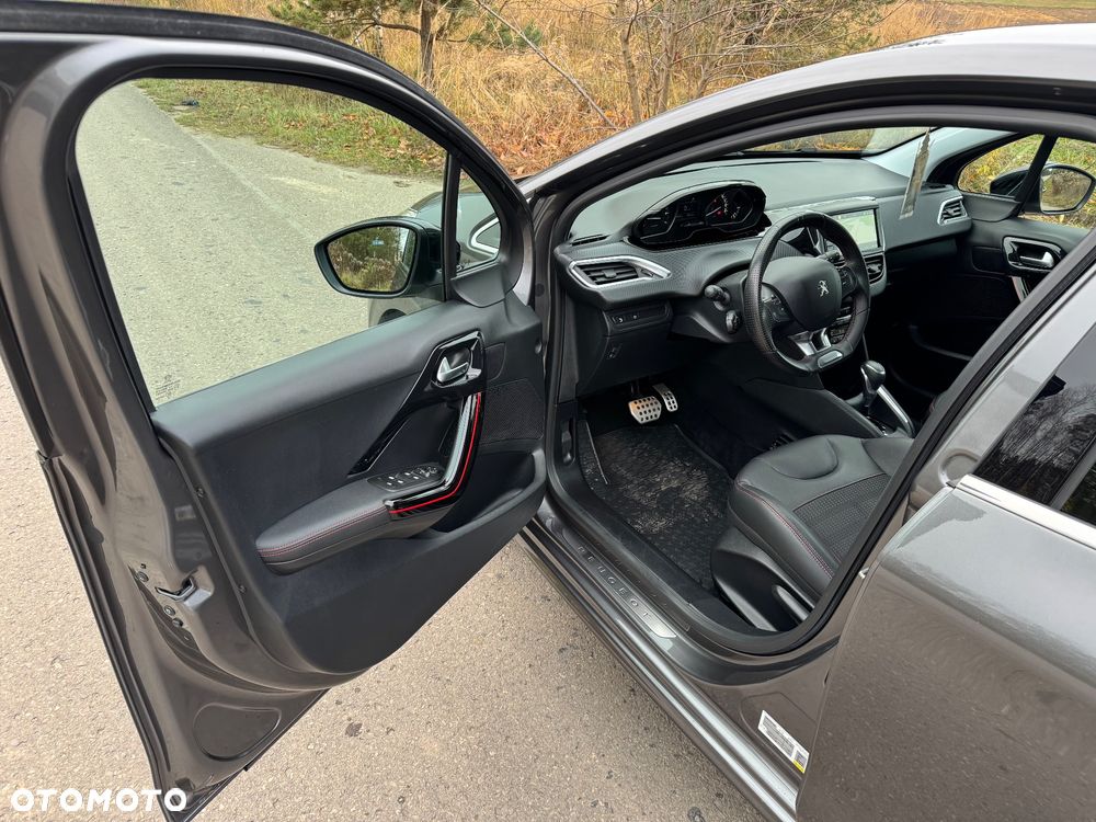 Peugeot 208 - 14