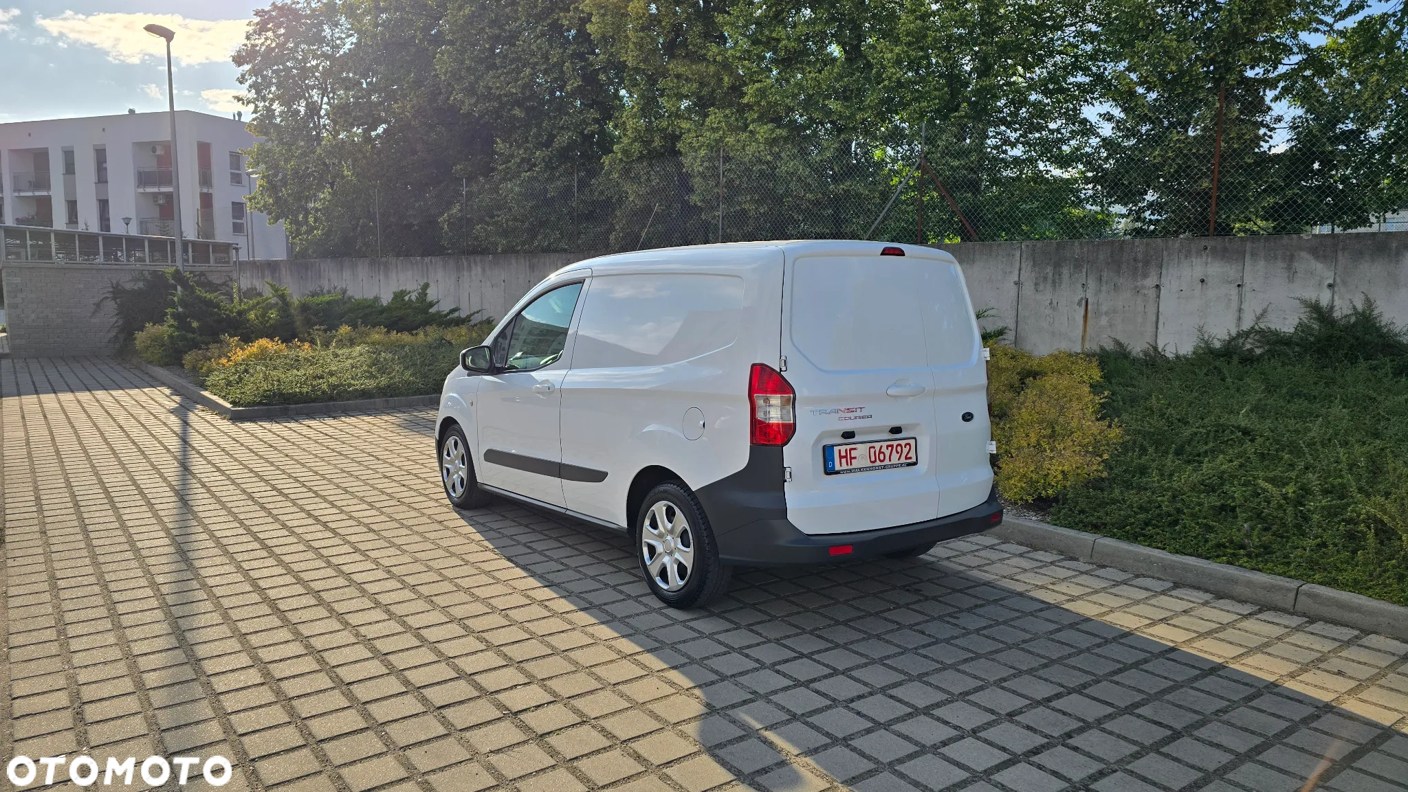 Ford Transit Courier - 34