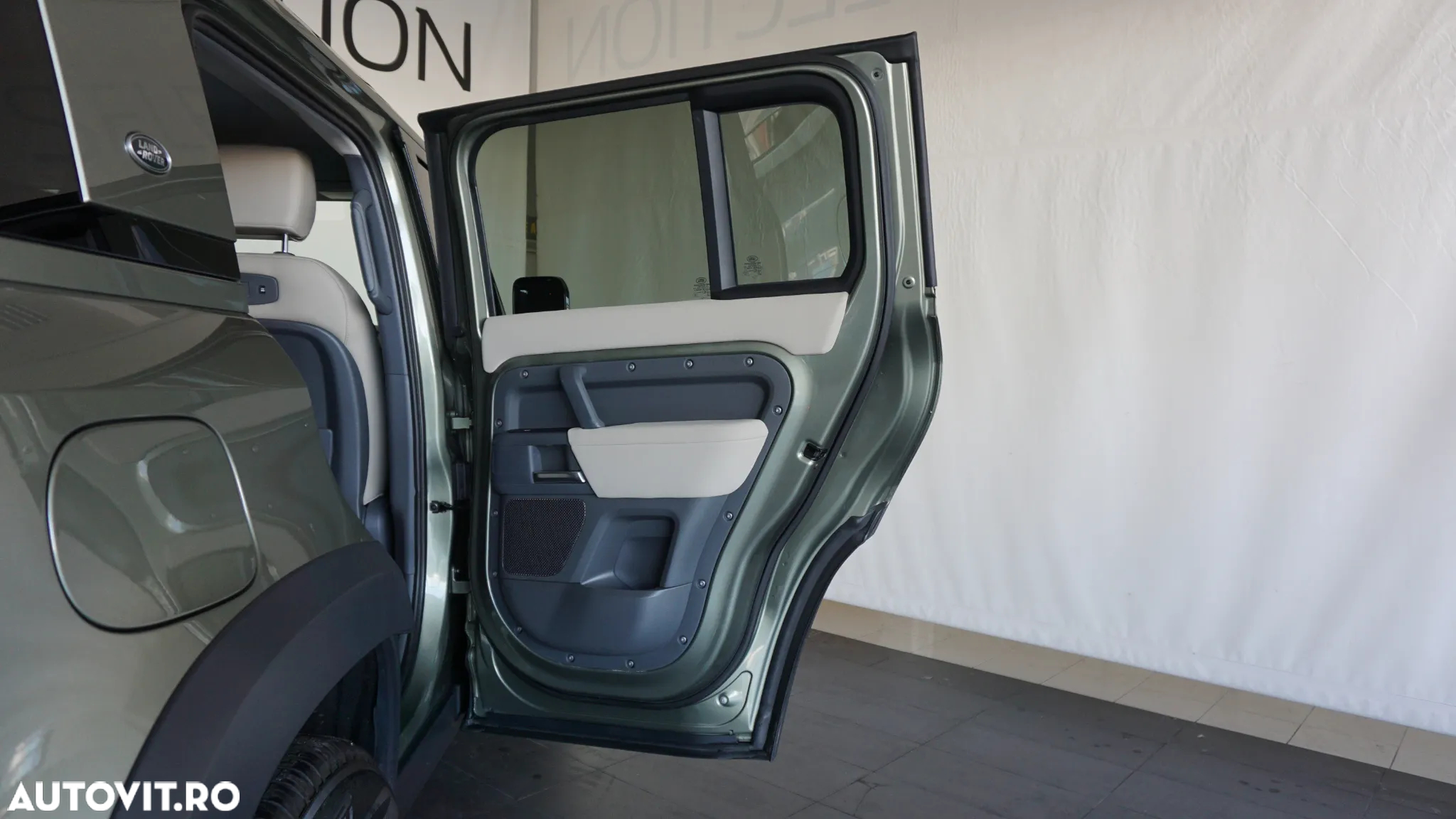 Land Rover Defender 110 2.0P 300 S - 33
