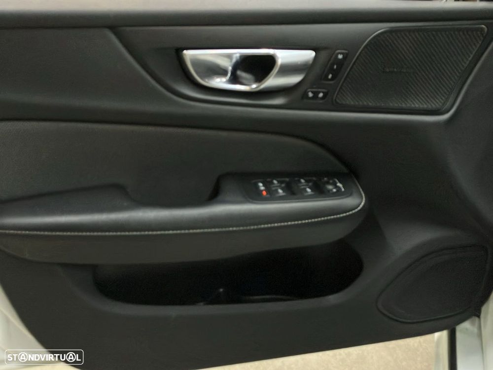 Volvo V60 2.0 T8 AWD TE R-Design - 22