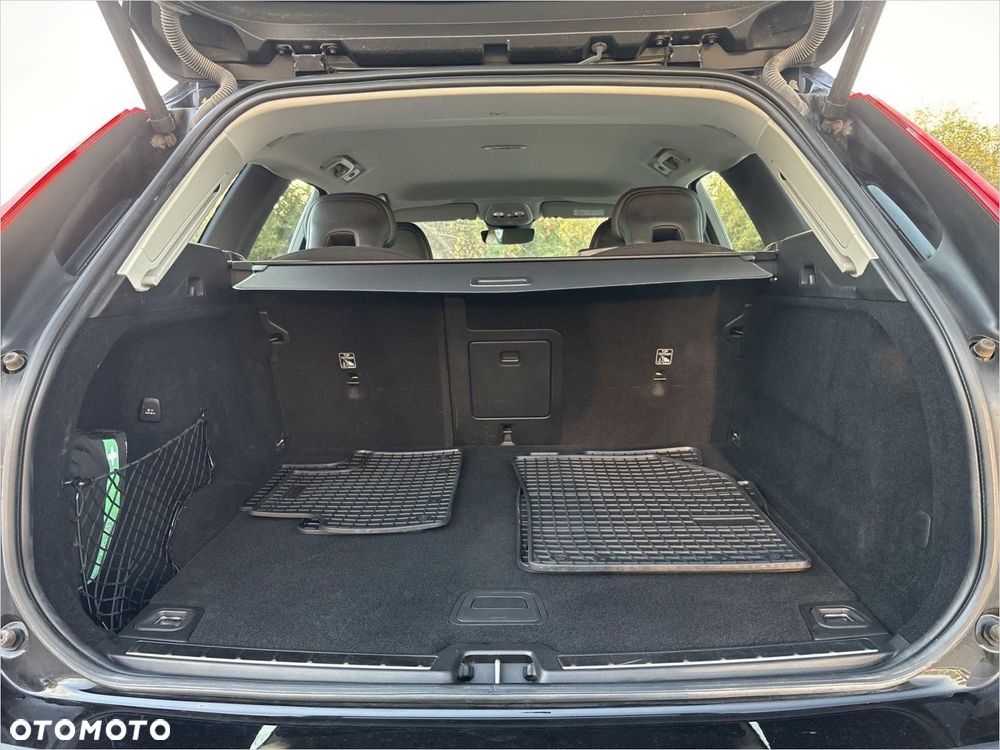 Volvo XC 60 B4 B Momentum Pro - 17