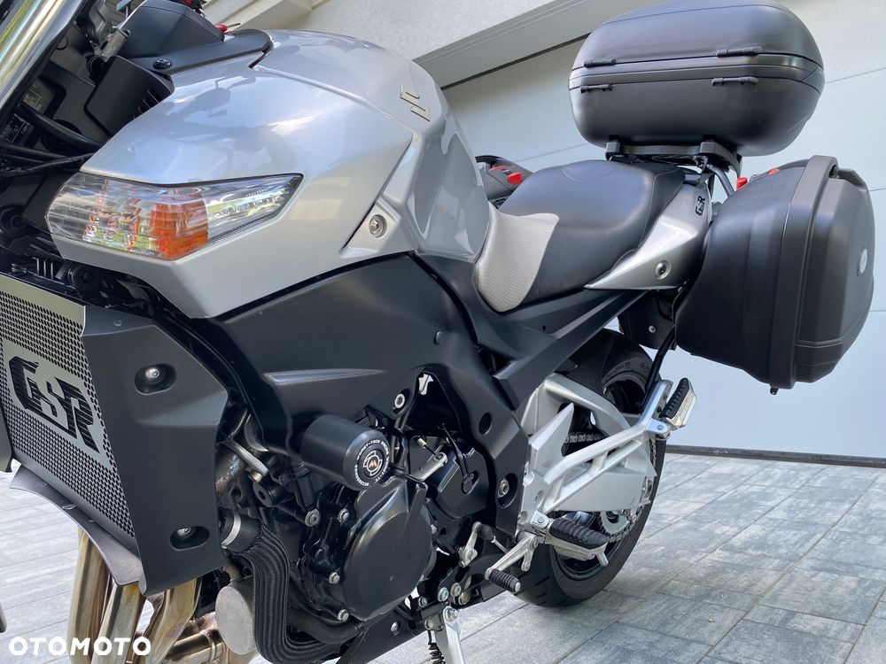 Suzuki GSR - 2