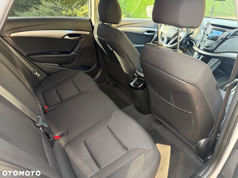 Hyundai i40 Kombi blue 1.6 Family - 17