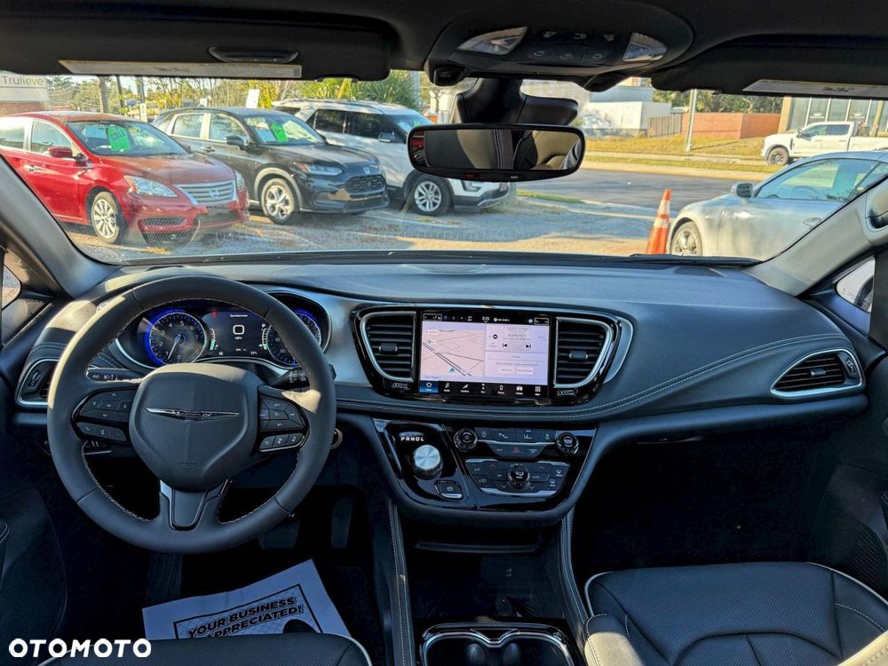 Chrysler Pacifica - 8