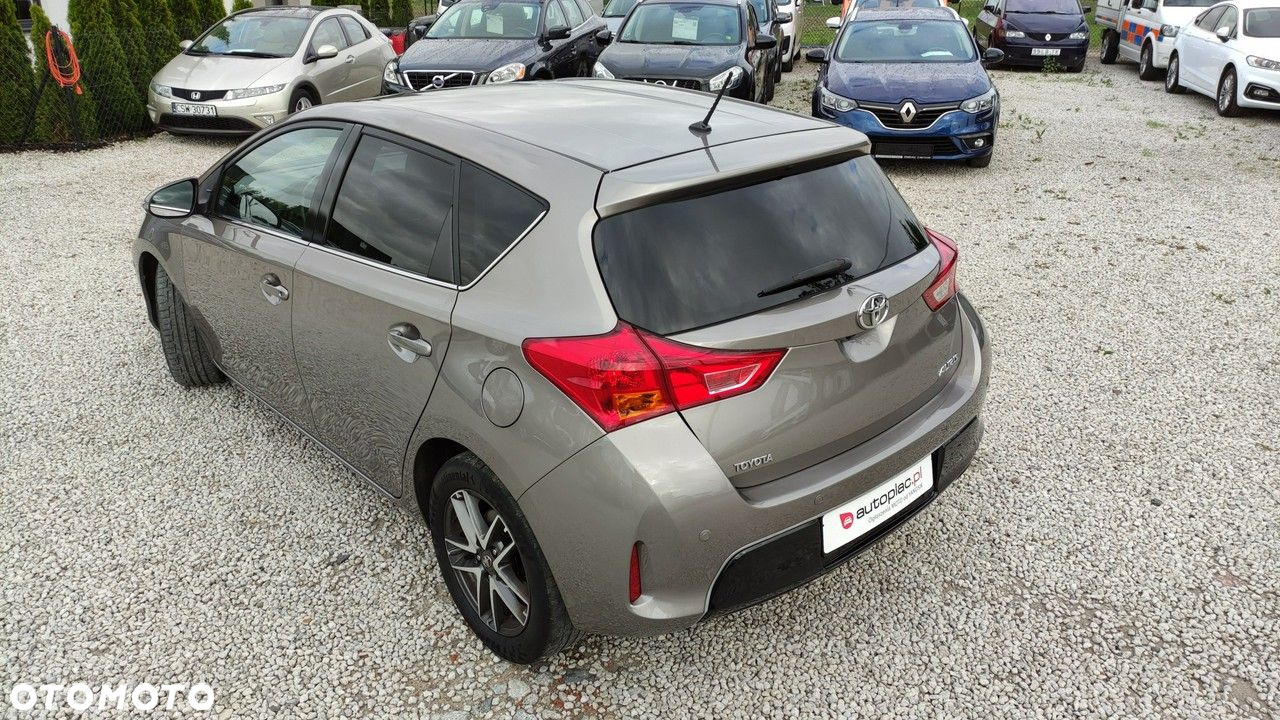 Toyota Auris - 16