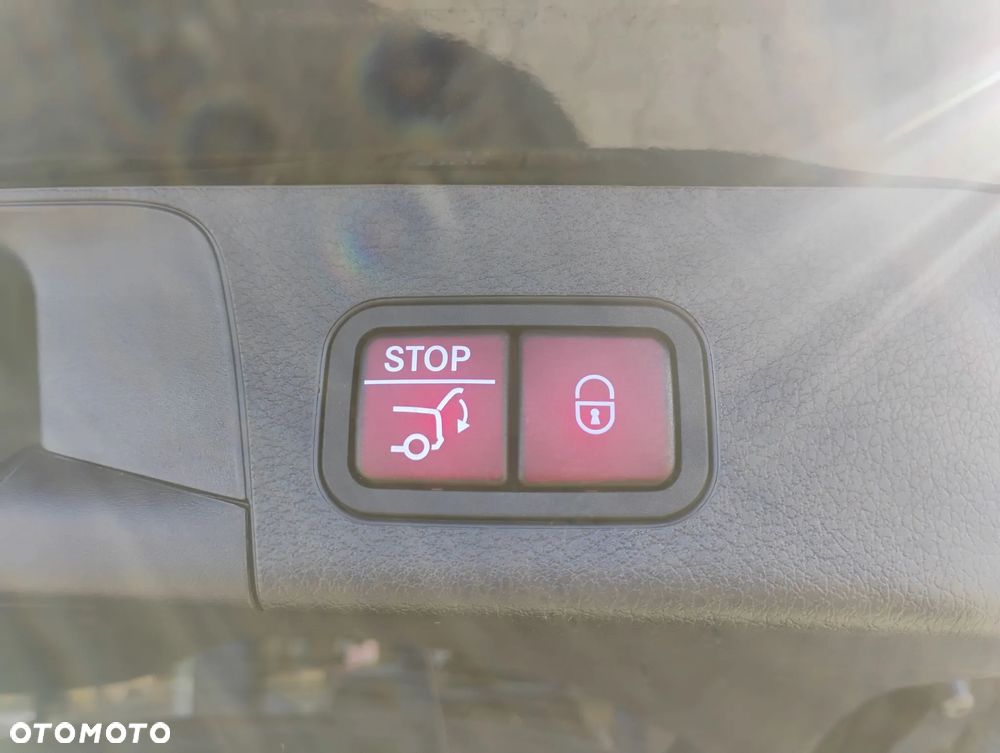 Mercedes-Benz GLB 200 mHEV AMG Line 7G-DCT - 14