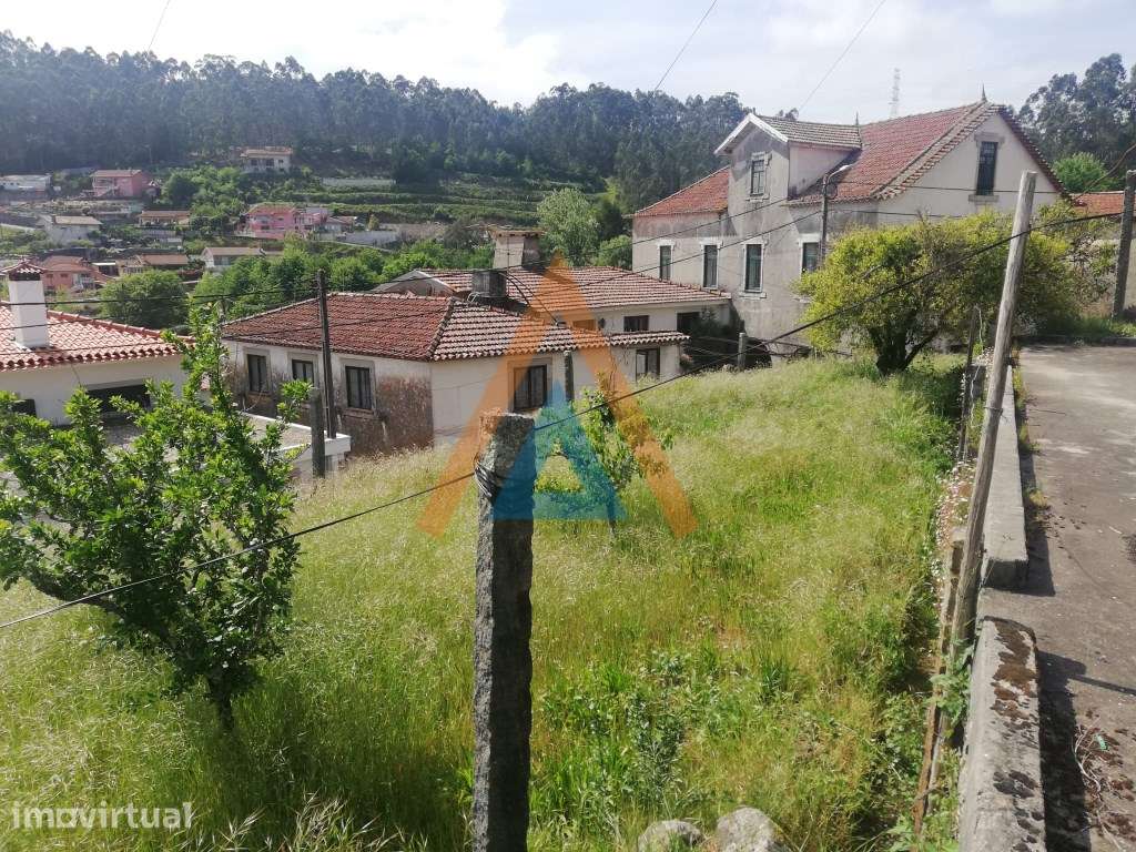 Casa Rústica com imenso potencial mesmo no centro de Romariz - Grande imagem: 4/12