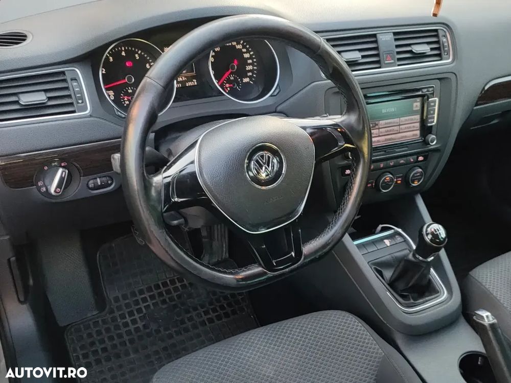 Volkswagen Jetta 1.2 TSI BlueMotion Technology Comfortline - 3