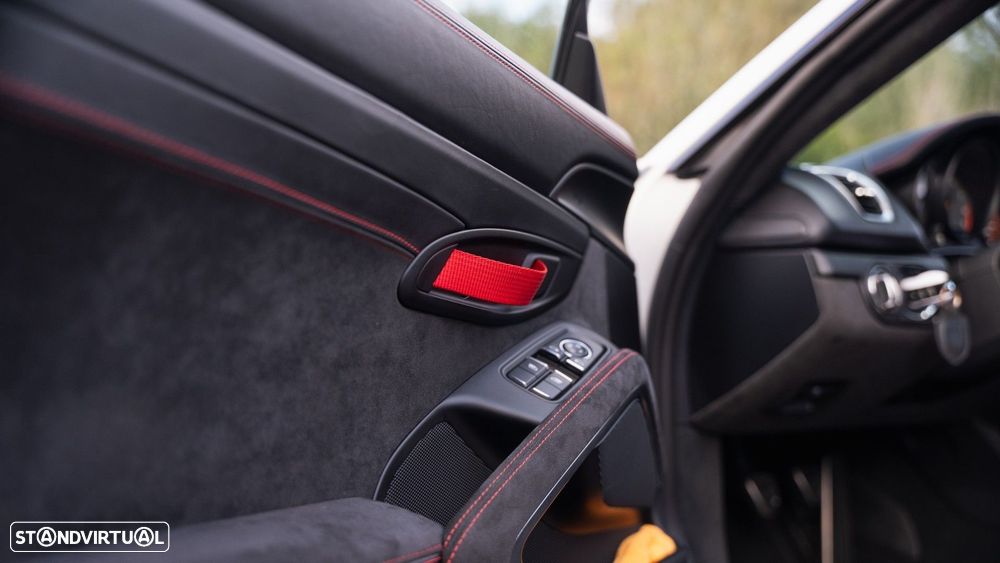 Porsche Cayman GT4 - 39