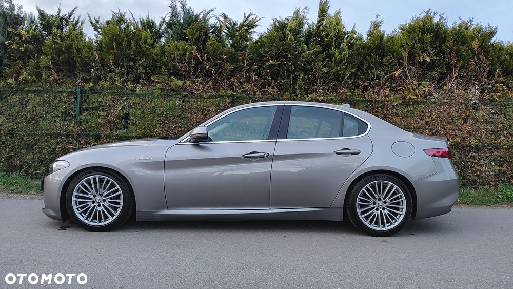 Alfa Romeo Giulia 2.2 Diesel AT8-Q4 Veloce - 4