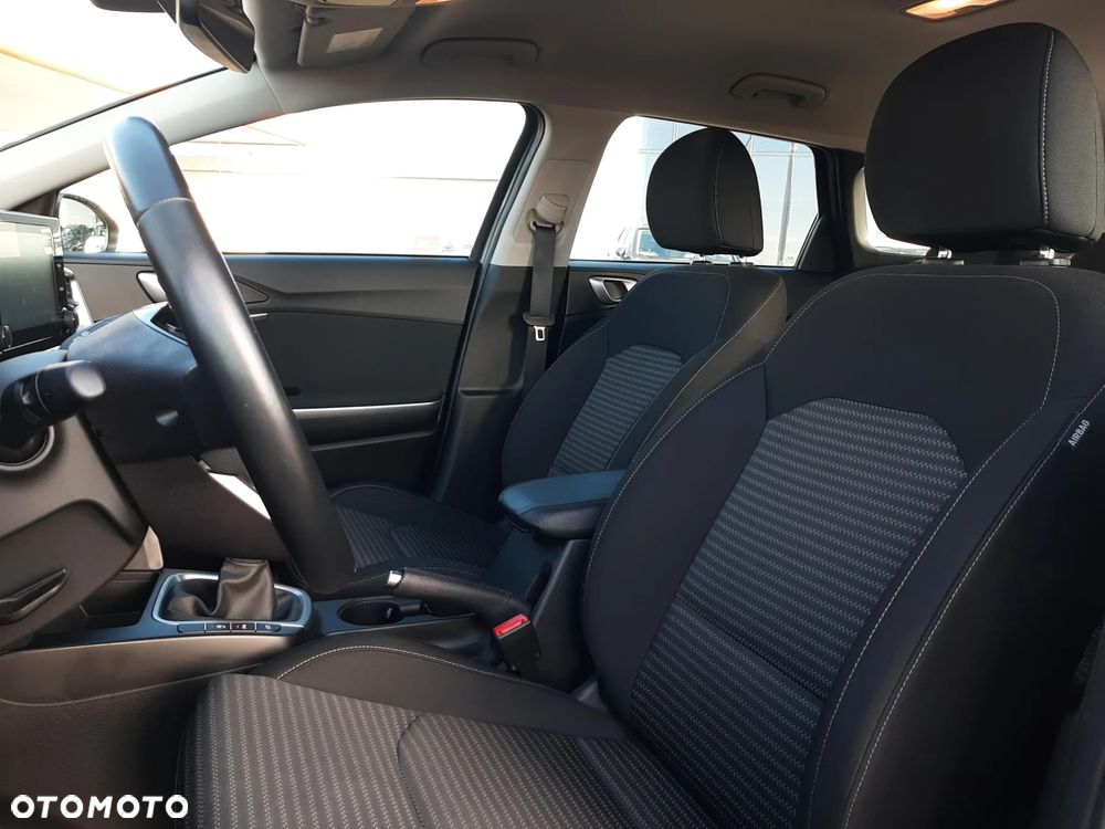 Kia Ceed 1.5 T-GDI M - 11