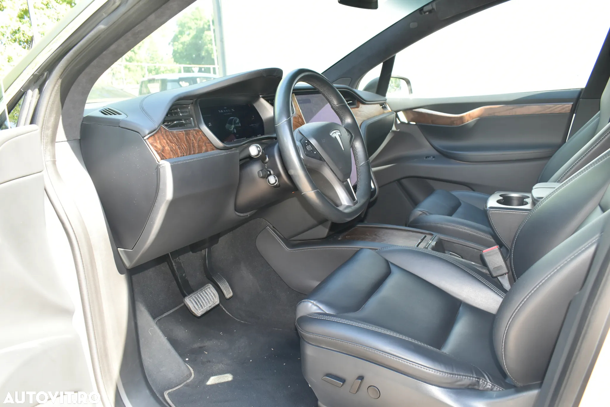 Tesla Model X - 6