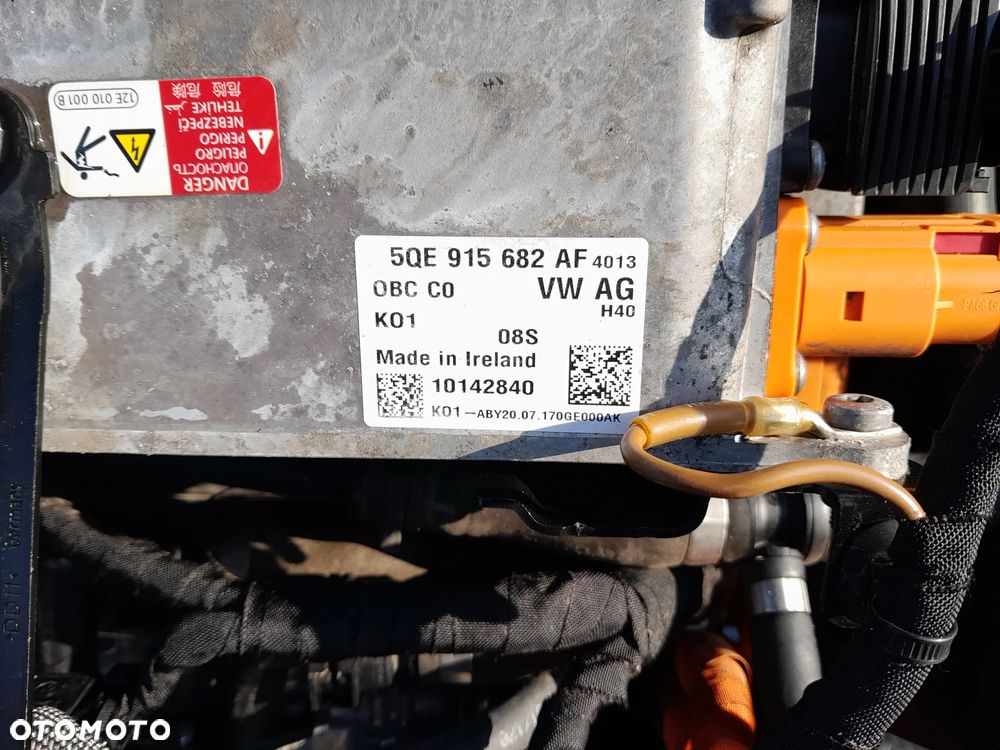 VW PASSAT B8 GTE HYBRID ŁADOWARKA BATERI 5QE915682AF - 2