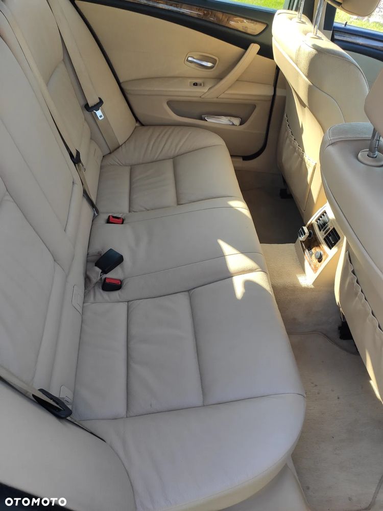 BMW Seria 5 530xi Touring Edition Exclusive - 8