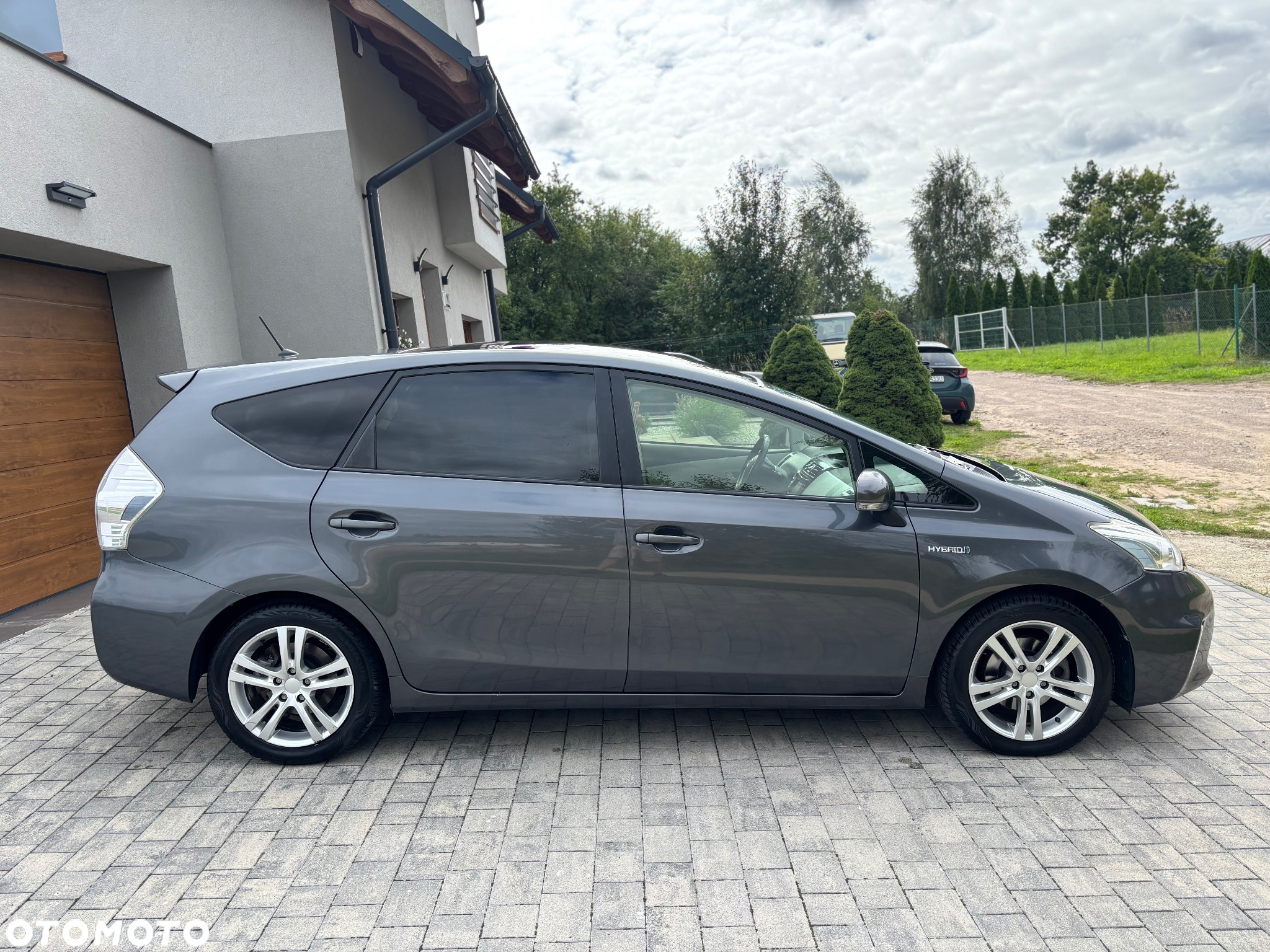 Toyota Prius+ (Hybrid) Life - 11