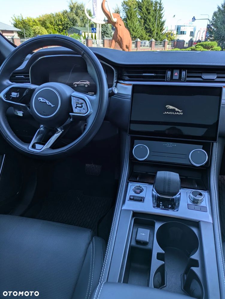 Jaguar F-Pace 3.0 P400 mHEV AWD R-Dynamic S - 8