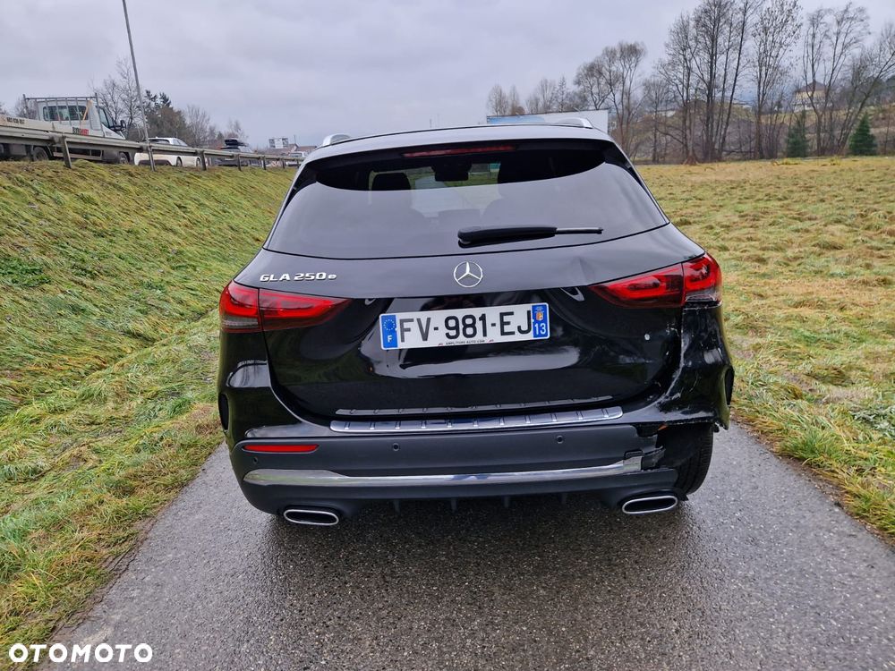 Mercedes-Benz GLA - 4