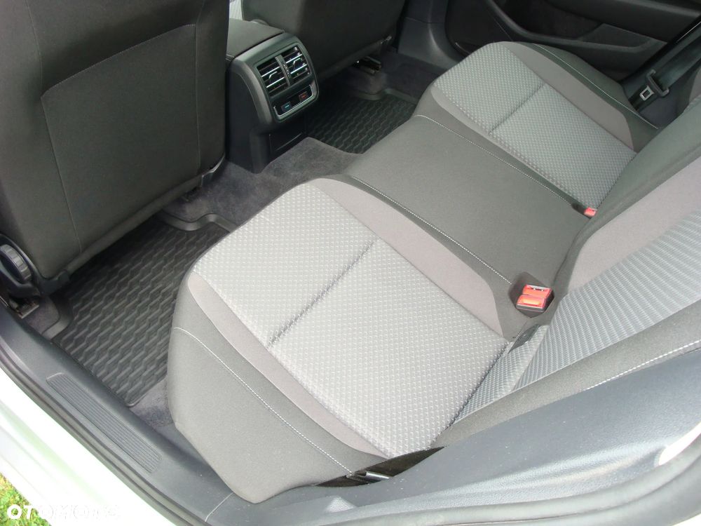 Volkswagen Passat 2.0 TDI BMT Trendline - 13