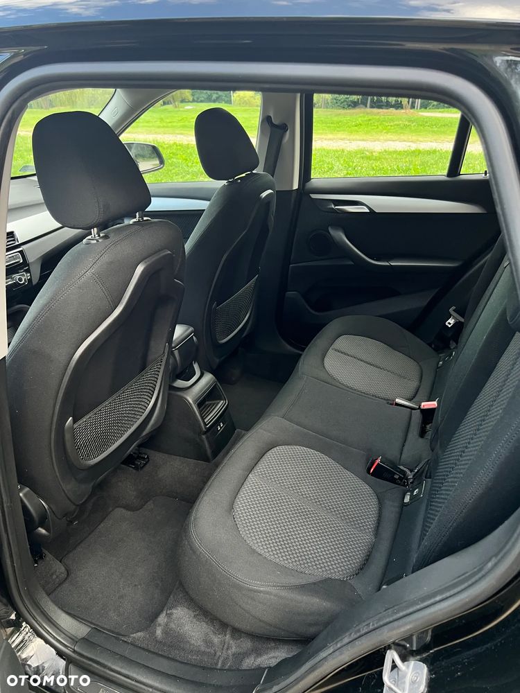 BMW X1 sDrive18i - 18