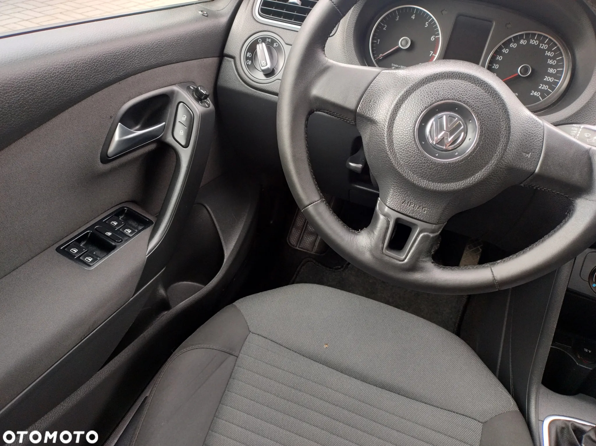 Volkswagen Polo 1.4 16V Comfortline - 32