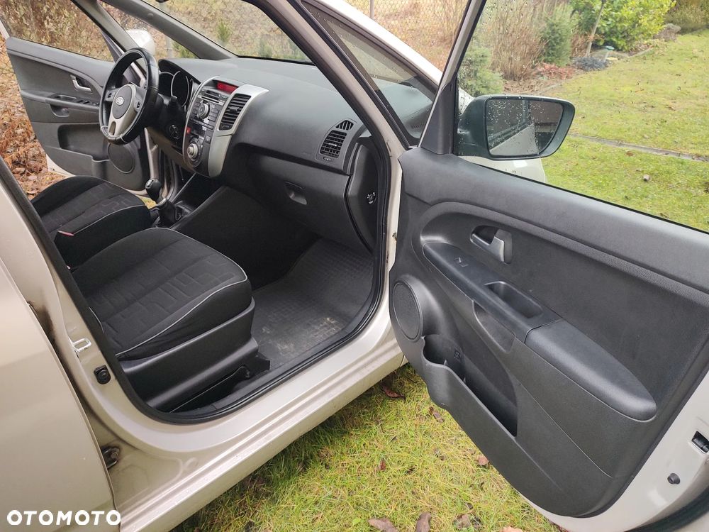 Kia Venga 1.4 L - 10