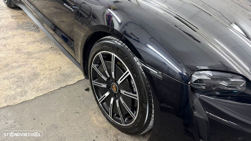 Porsche Taycan Sport Turismo - 17