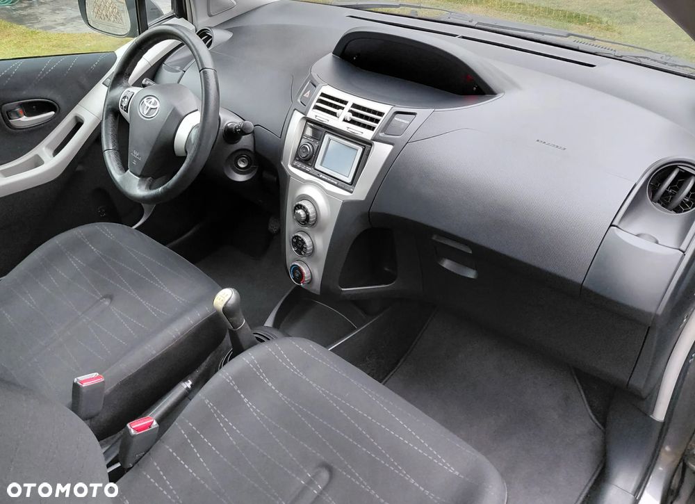 Toyota Yaris 1.3 VVT-i Executive - 15