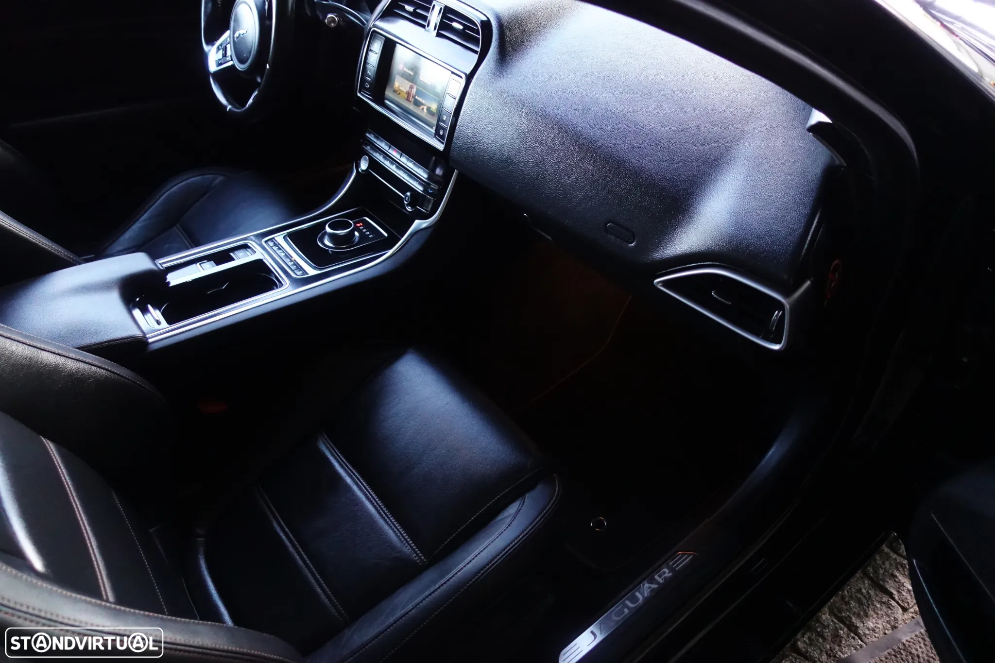 Jaguar XE 2.0 D R-Sport Aut. - 52