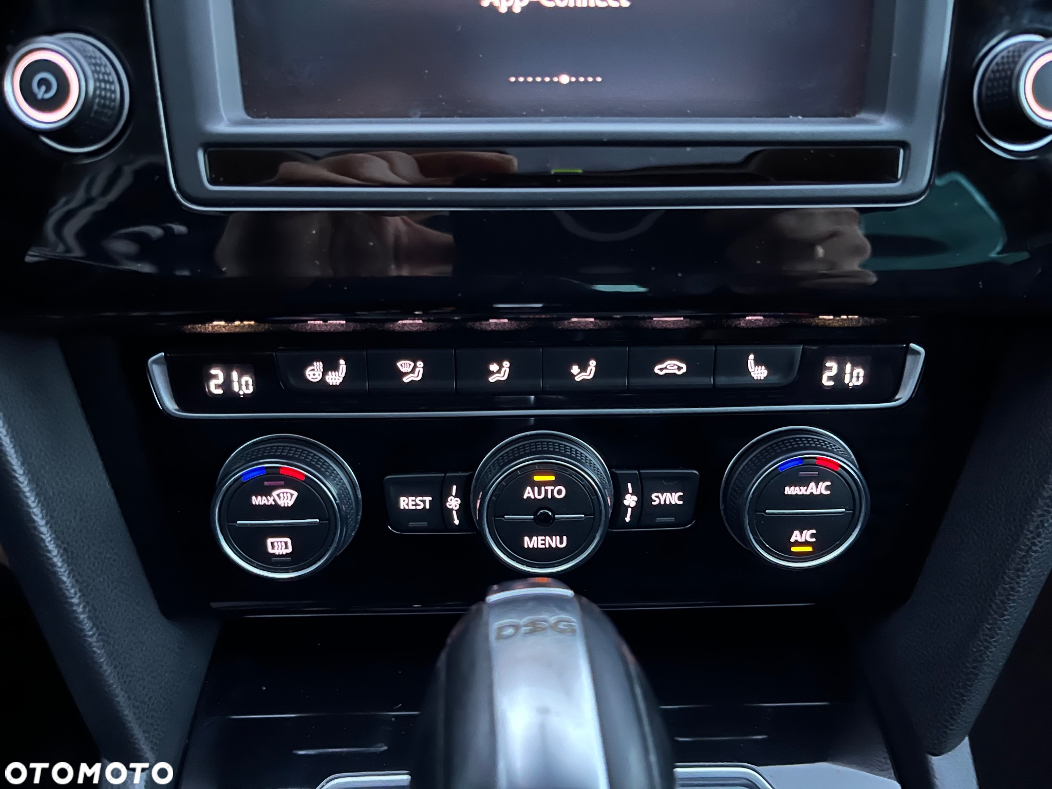 Volkswagen Passat Variant 2.0 TDI SCR DSG Highline - 38