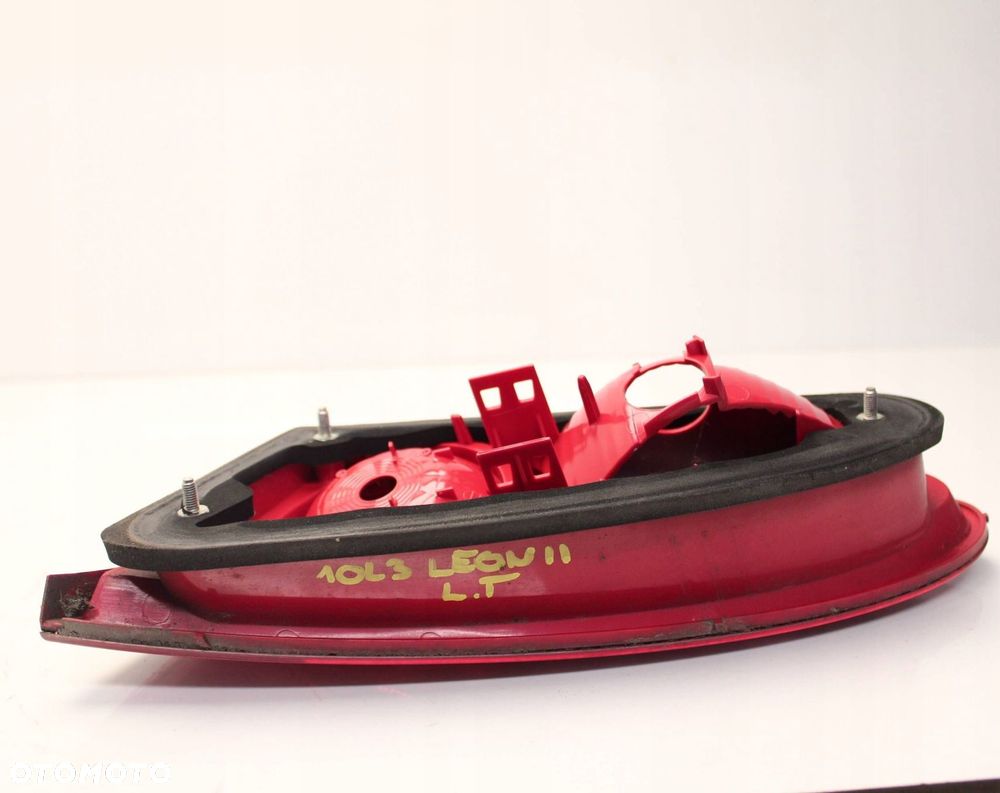 SEAT LEON II 05R- LAMPA LEWA TYLNA LEWY TYŁ W KLAPE - 4