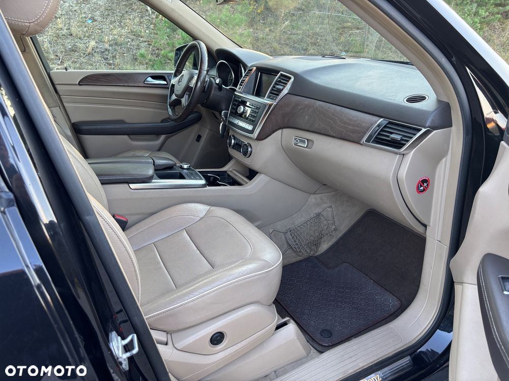 Mercedes-Benz ML 350 BlueTec 4-Matic - 26