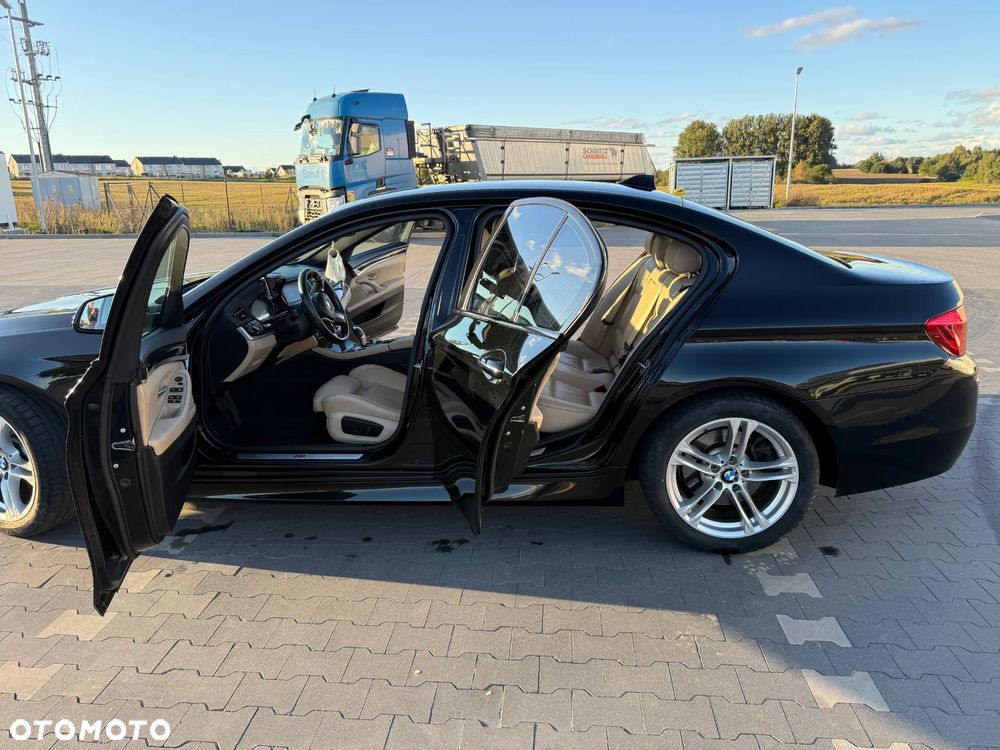 BMW Seria 5 520d xDrive - 9