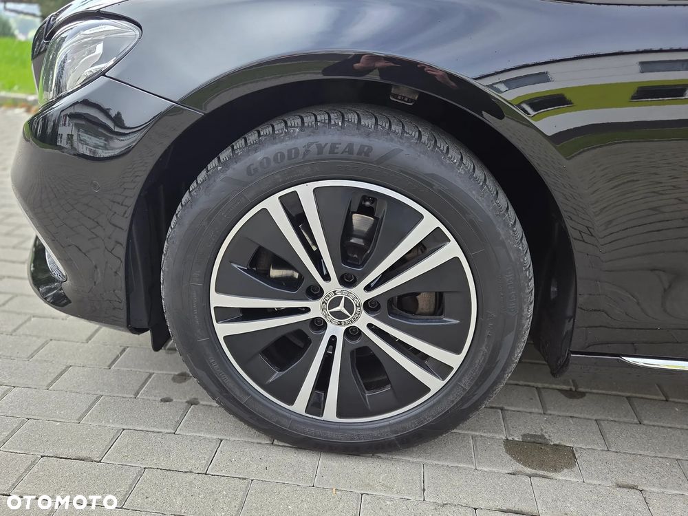 Mercedes-Benz Klasa E 220 d 4Matic T 9G-TRONIC - 11