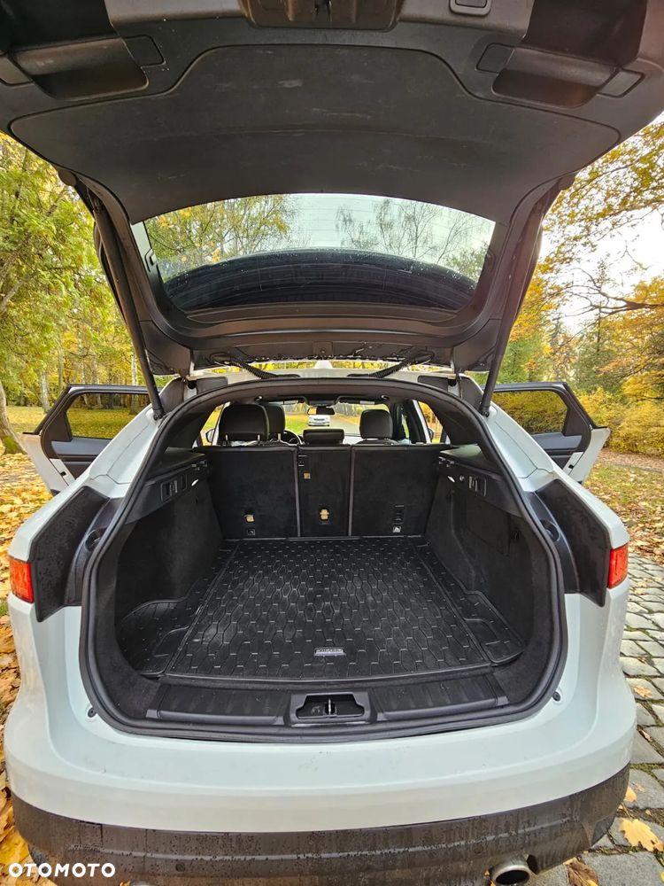 Jaguar F-Pace - 9