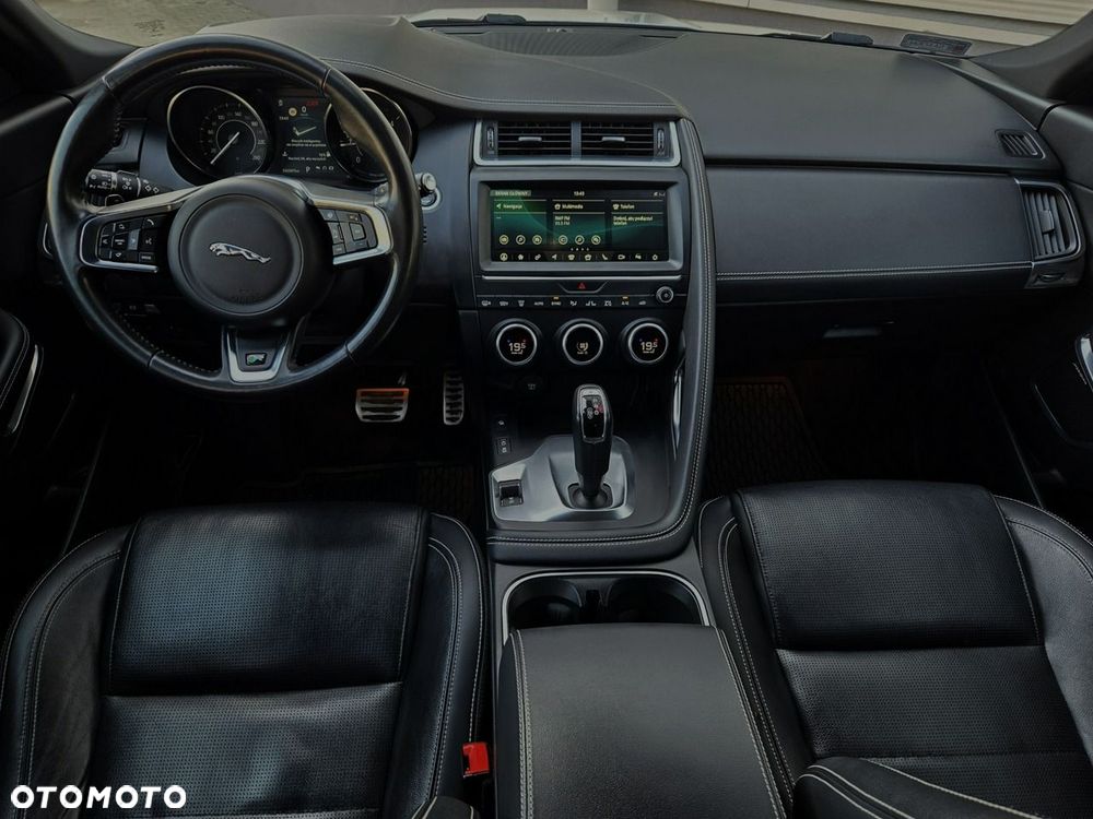 Jaguar E-Pace - 32