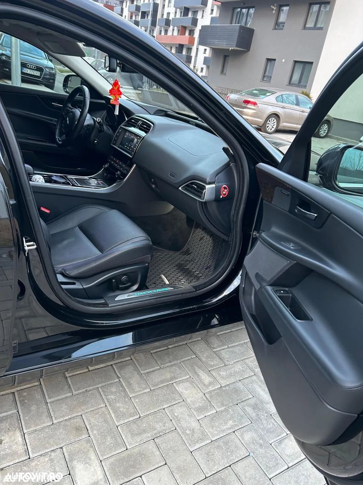 Jaguar XE 20d Aut. Prestige - 4