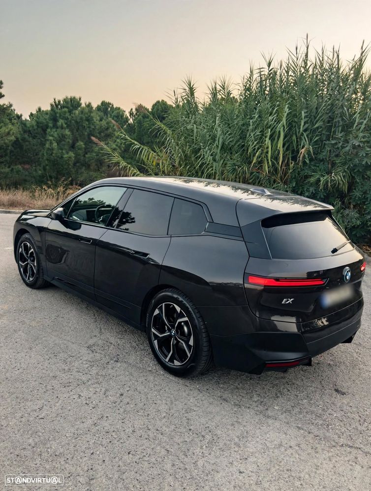 BMW iX xDrive40 — fotografia 4