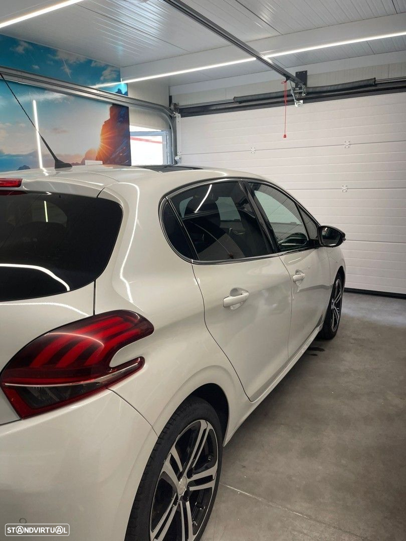 Peugeot 208 1.6 BlueHDi GT Line - 11
