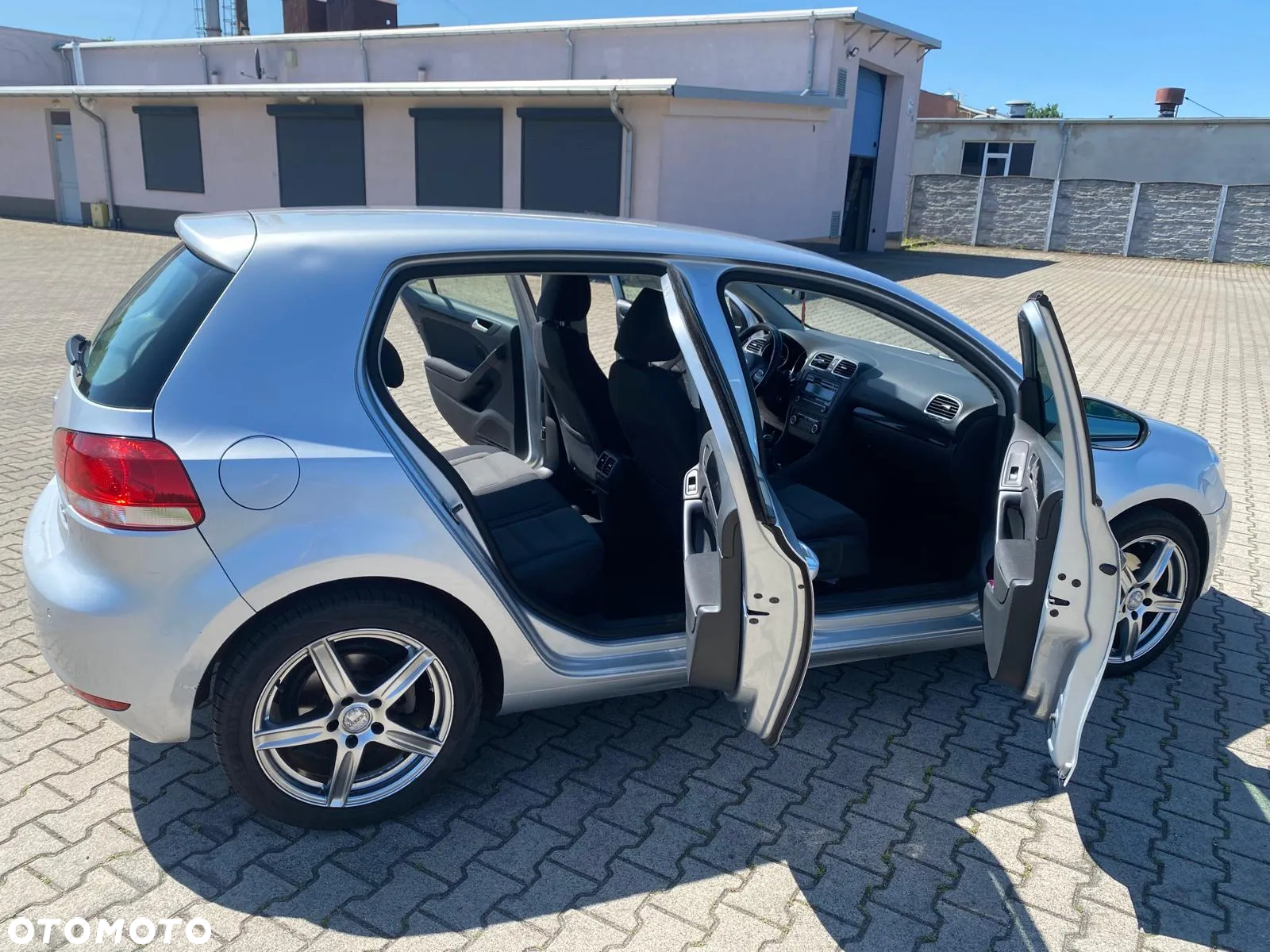 Volkswagen Golf VI 1.6 TDI Comfortline - 16