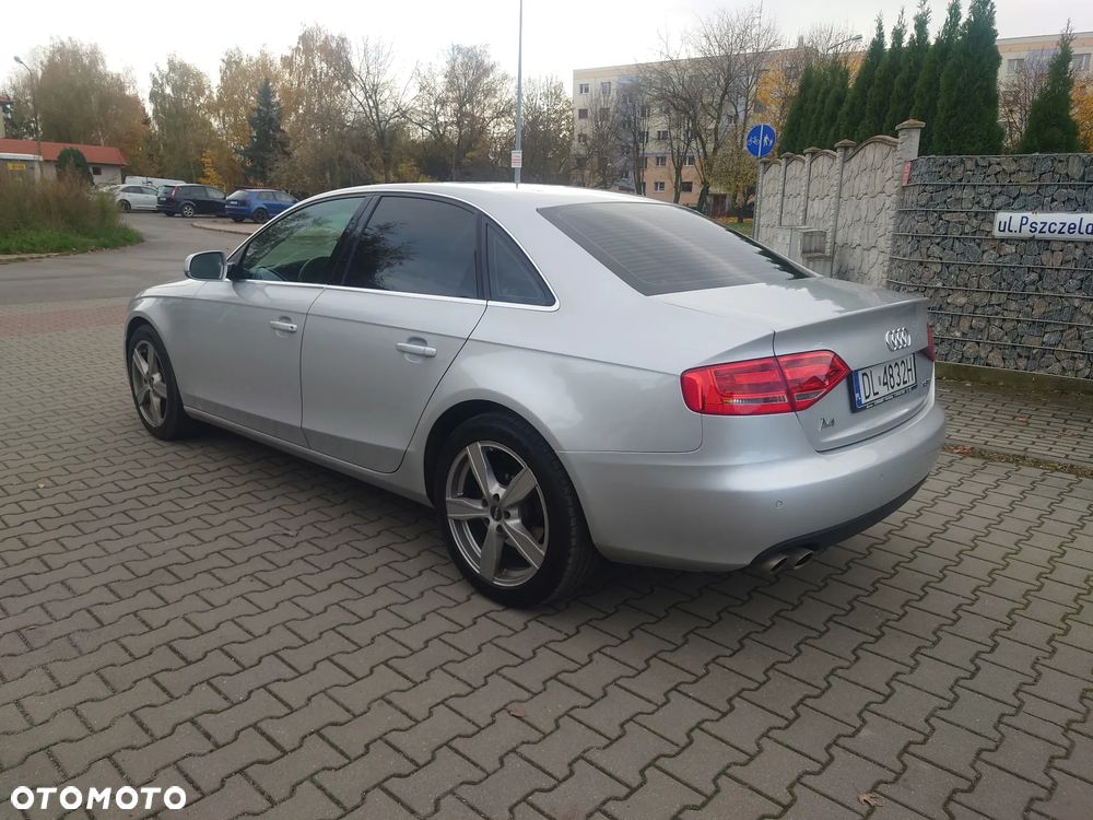 Audi A4 Limousine - 4