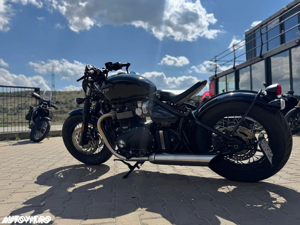 Triumph Bonneville Bobber - 4